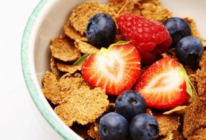 thinkstock_rf_photo_of_cereal_and_berries